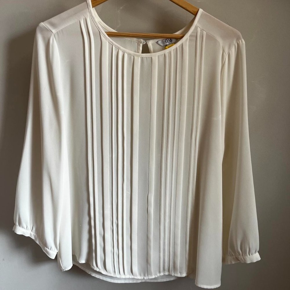 Off white 3/4 sleeve pleated dress shirt